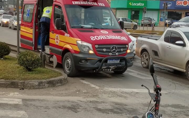 Motociclista Fica Ferido em Colisão com Carro no Bairro Oxford, em São Bento do Sul