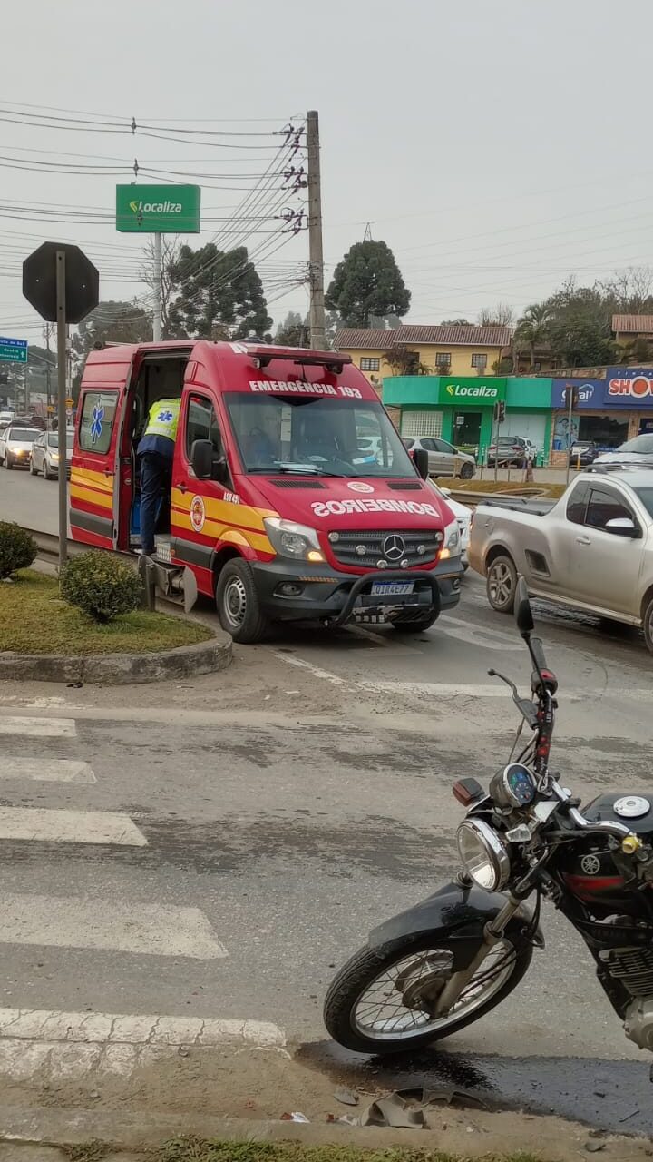 Motociclista Fica Ferido em Colisão com Carro no Bairro Oxford, em São Bento do Sul