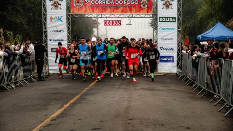 Frio não apaga a chama: Corrida do Fogo reúne 719 atletas em manhã gelada em Rio Negrinho