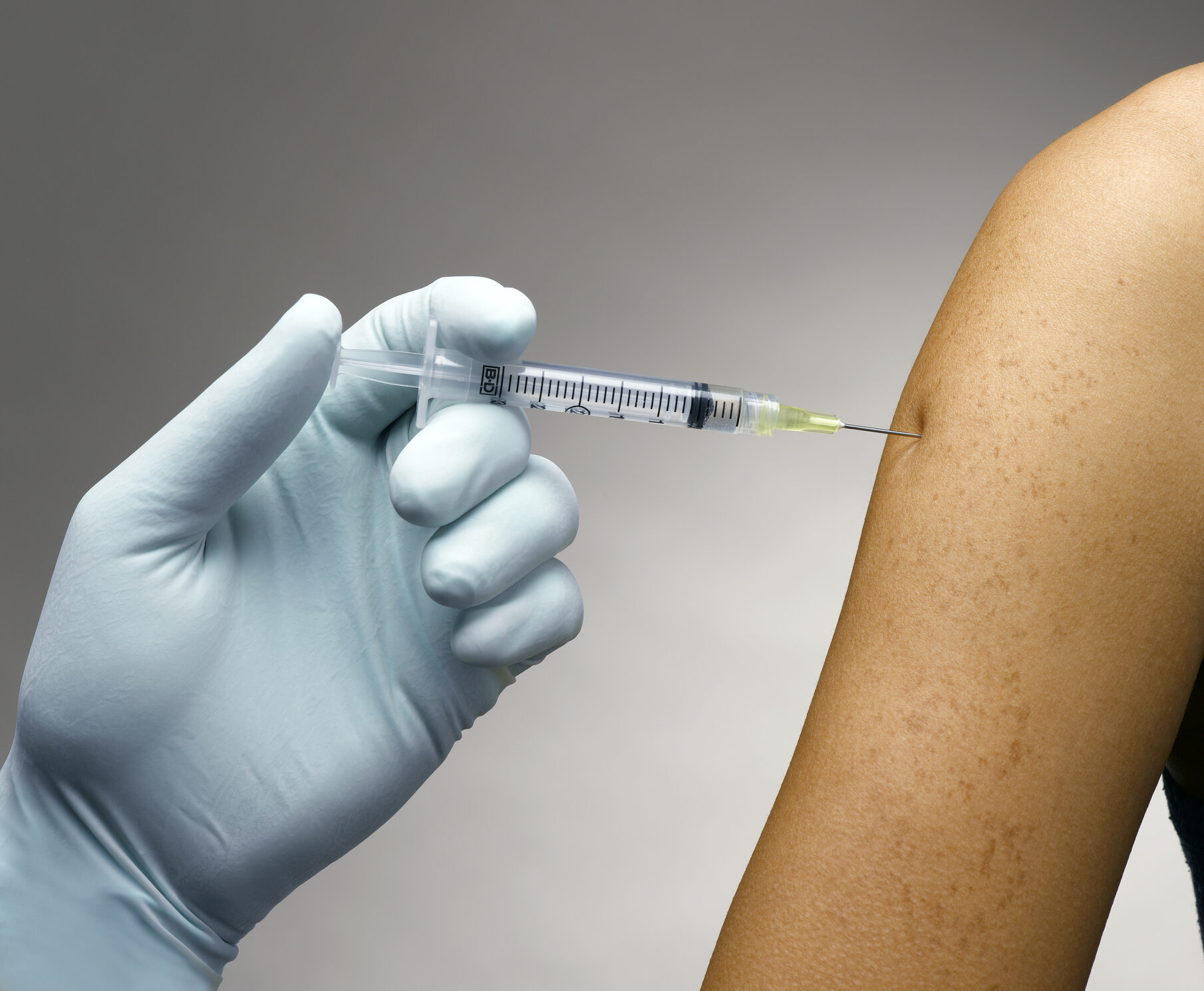 Vacinação contra a gripe neste sábado (12) no Fort Atacadista