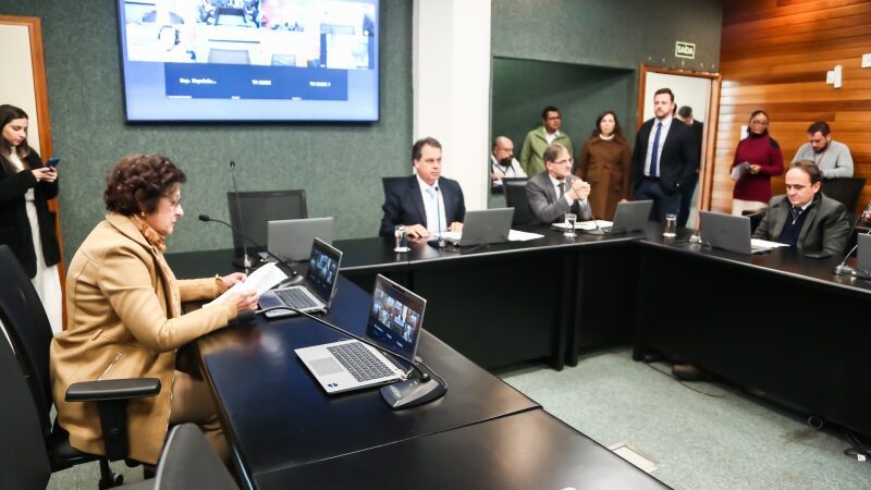 Avança na Alesc projeto que cria programa e canal de denúncias contra bullying