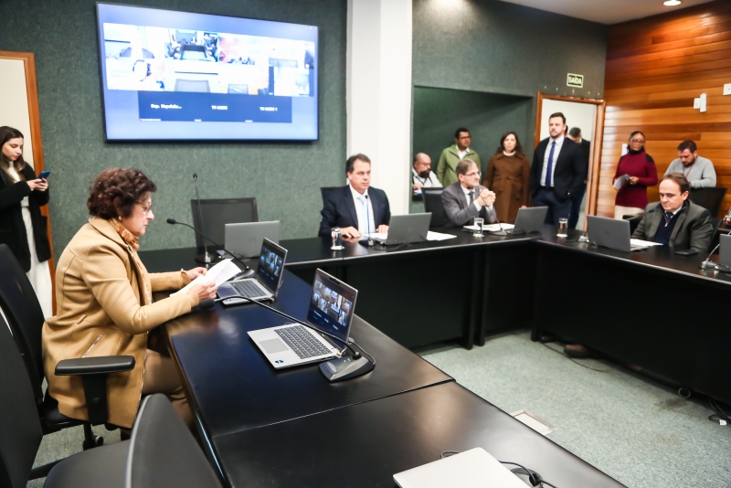 Avança na Alesc projeto que cria programa e canal de denúncias contra bullying