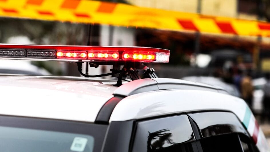 Criança morre e outras duas ficam feridas após adolescente invadir escola no RS