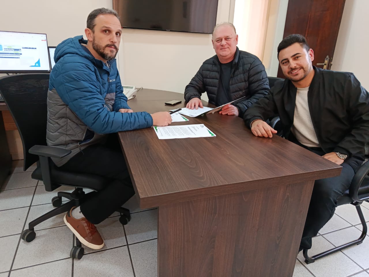 Presidente da Câmara e Representante da Prefeitura de Monte Castelo Levam Demandas de Energia Elétrica à CELESC