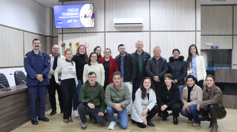 Papanduva sedia encontro regional e apresenta projeto de cicloturismo “Encantos do Planalto Norte”