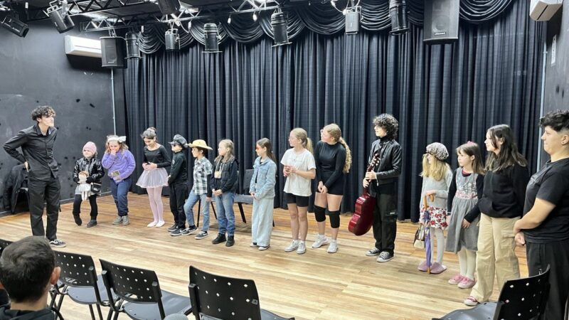 Arte em Cena: Oficinas de Teatro e Circo no CEU das Artes
