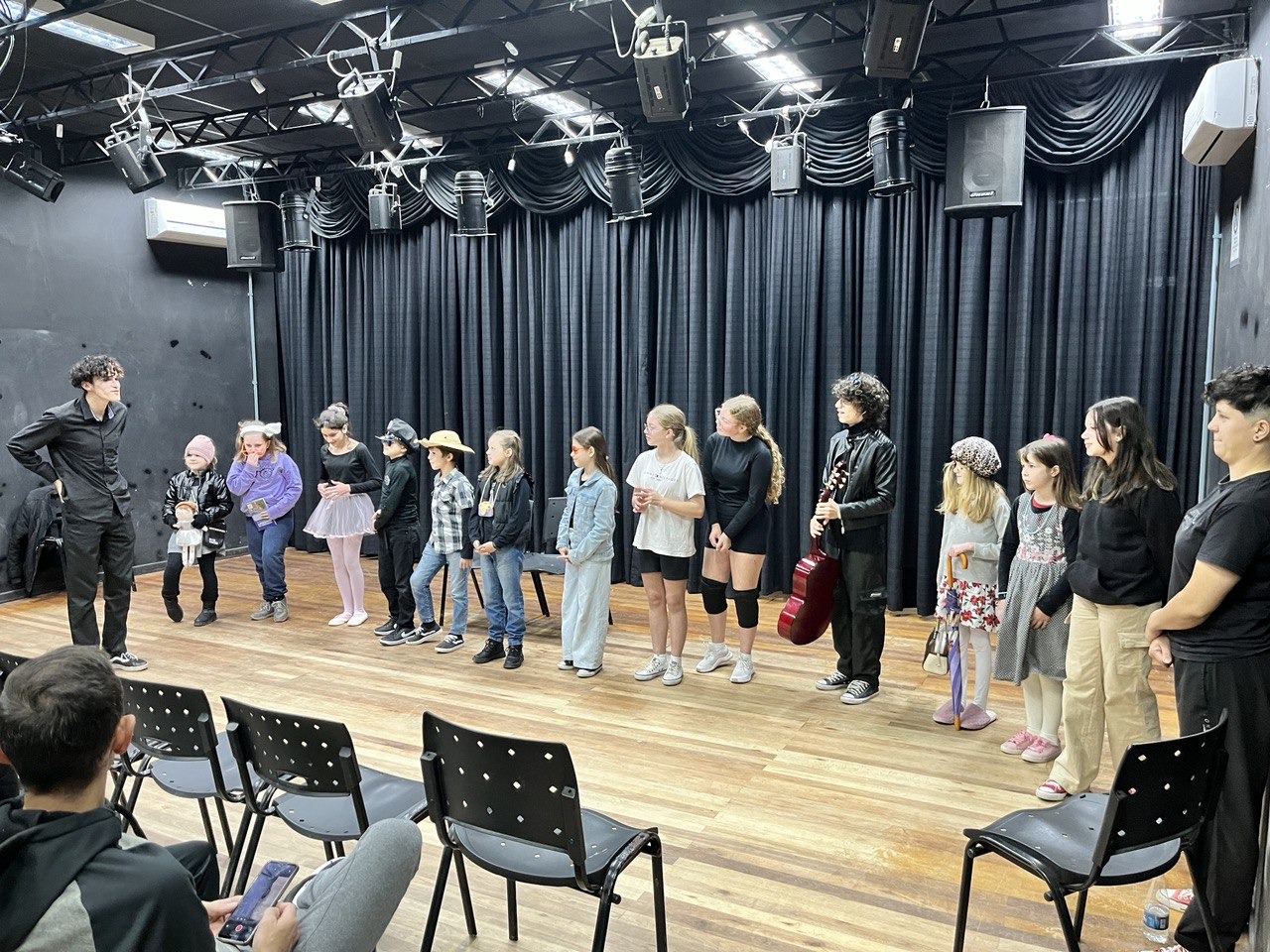 Arte em Cena: Oficinas de Teatro e Circo no CEU das Artes