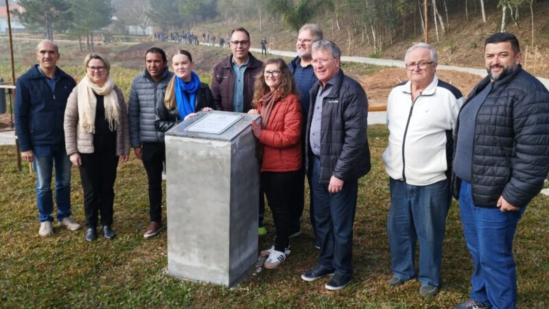 Nova praça no Bairro Rio Negro é inaugurada com festa e homenagens