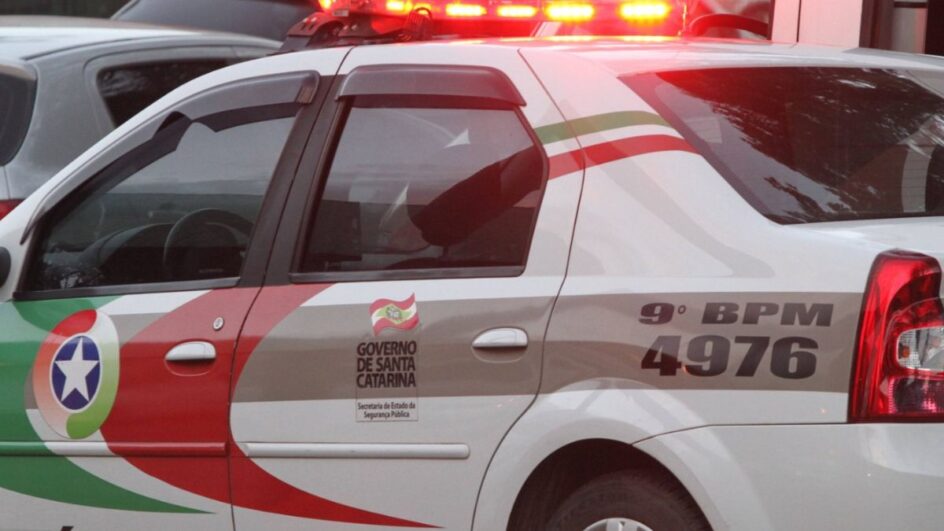 Jovem é preso após matar animais de estimação e ameaçar mãe e irmã de morte no Sul de SC