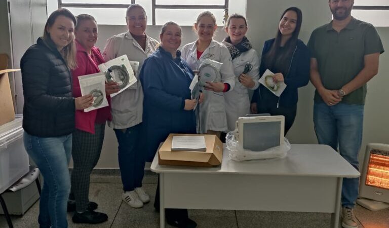 Secretaria de Saúde inicia modernização das unidades com entrega de monitor cardíaco na UBS da Rondinha