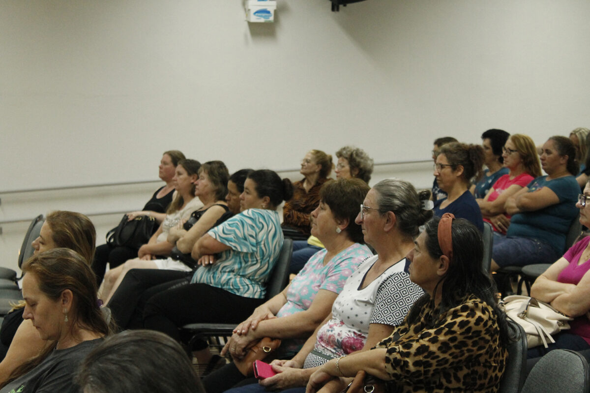 Encontro de Cuidadores em Família com palestra gratuita sobre saúde dos pés