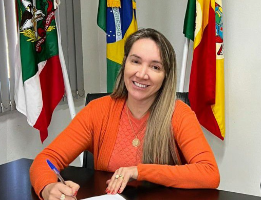 Prefeita de Santa Terezinha esclarece adesão ao programa Estrada Boa Rural e projeto de asfaltamento até o Rio da Anta