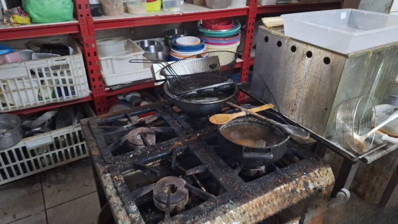 Fiscalização da Vigilância Sanitária interdita produção clandestina de alimentos em São Bento do Sul