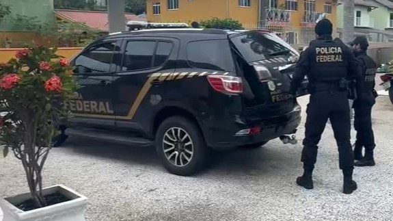 PF encontra cena repugnante em casa de pedófilo em Florianópolis