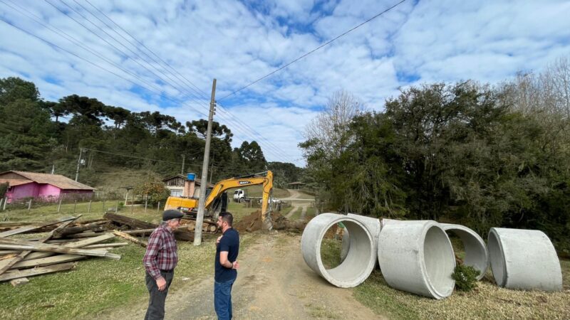 Prefeitura de Campo Alegre Substitui Pontes De Madeira Por Tubos De Concreto Na Localidade De Tijucume