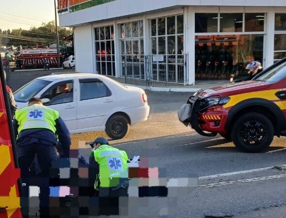 Acidente entre carro e moto deixa mulher ferida na BR-280, em Canoinhas