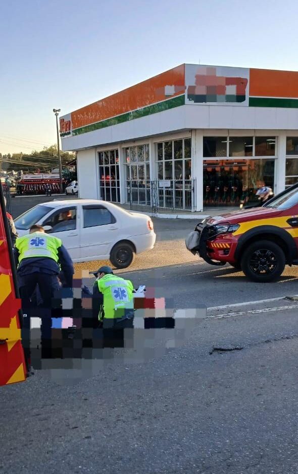 Acidente entre carro e moto deixa mulher ferida na BR-280, em Canoinhas