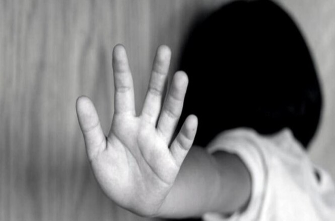 Mulher chama a Polícia ao flagrar marido beijando a filha de 11 anos