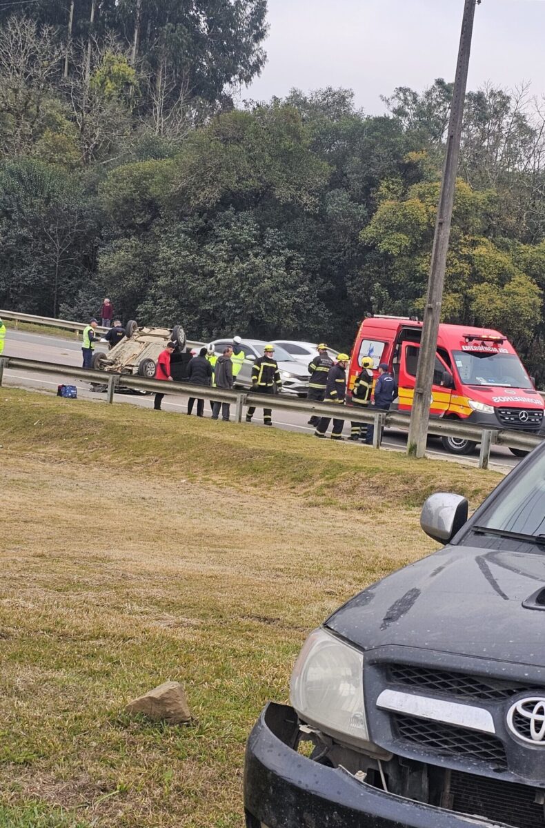 Colisão seguida de capotamento mobiliza equipes de resgate na BR-116 em Mafra