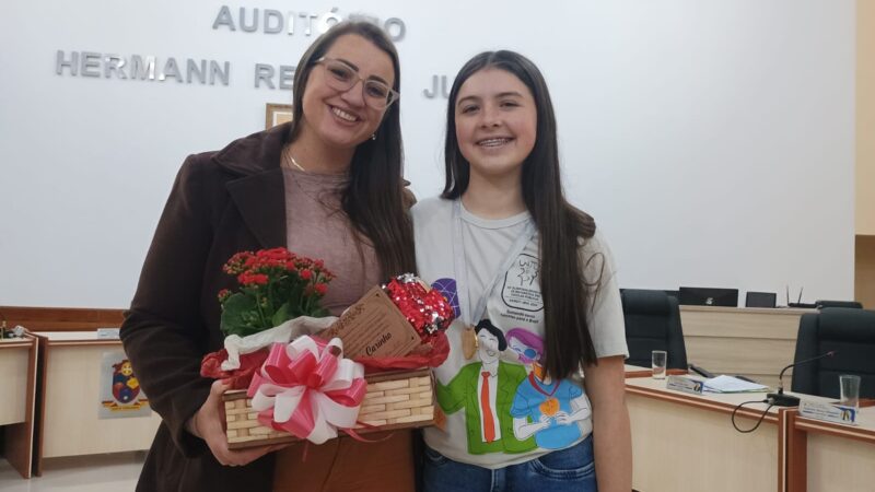 Vereadora Marília Donadeli Pavoski Solicita Ampliação do Cemitério e Homenageia Aluna Medalhista em Olimpíada de Matemática