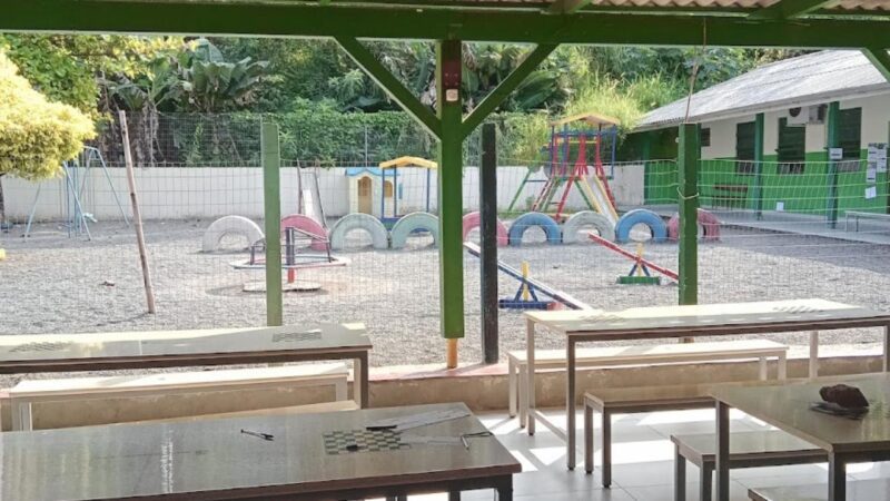 Homem em surto invade escola em Blumenau menos de 24h após tragédia no RS