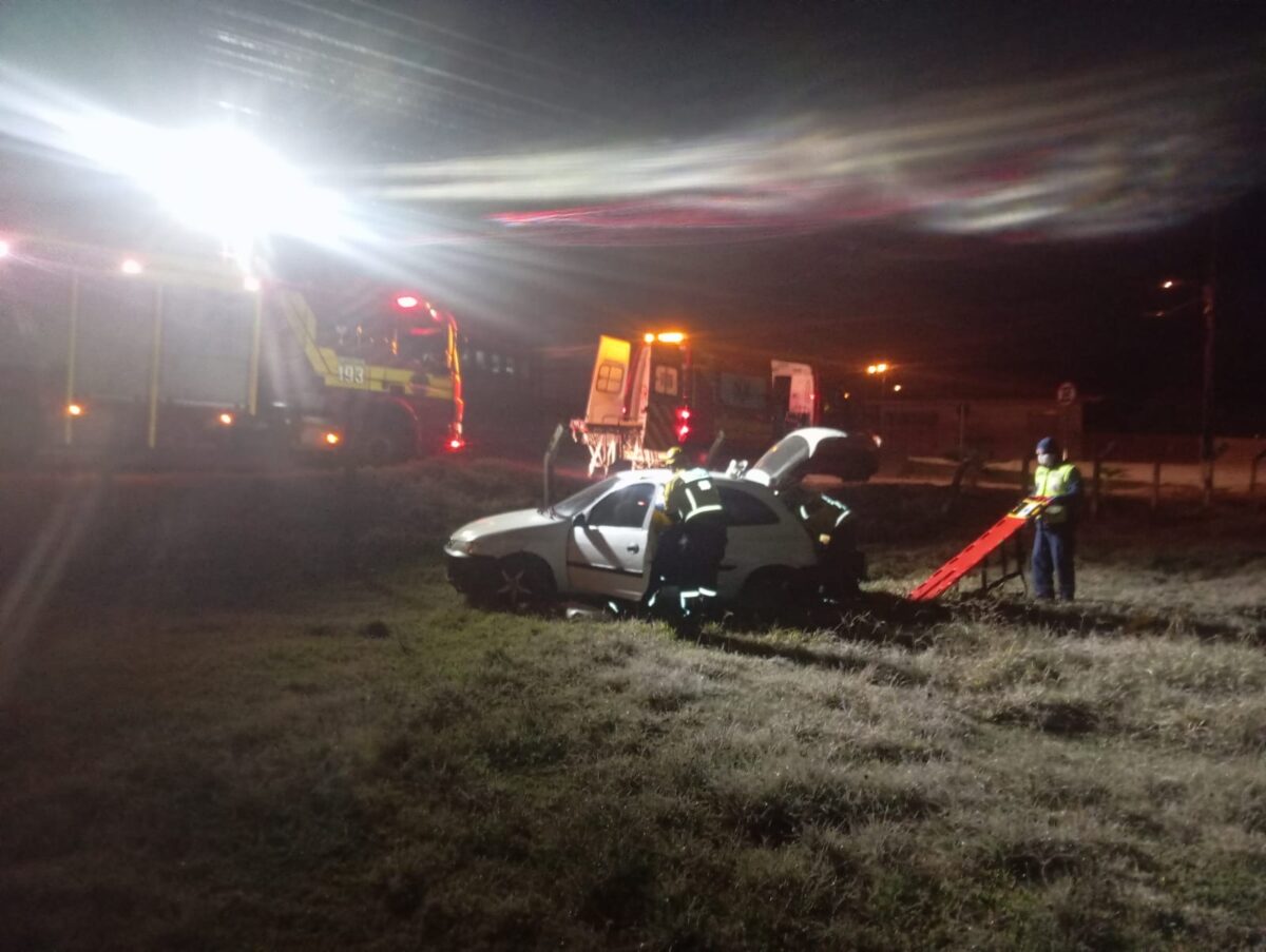 Mulher fica ferida em saída de pista no bairro Piedade, em Canoinhas