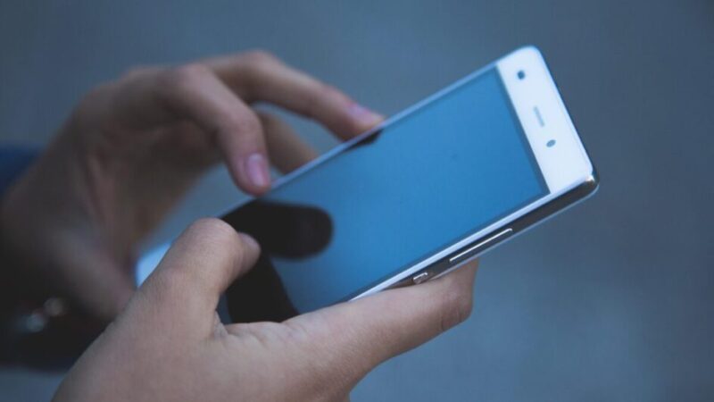 Celular encontrado na rua revela crime de abuso sexual infantil em Jaraguá do Sul