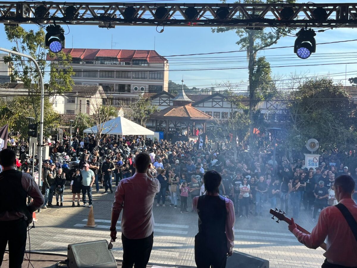 2ª edição do Moto São Bento reúne mais de 4 mil pessoas na Praça Jardim dos Imigrantes