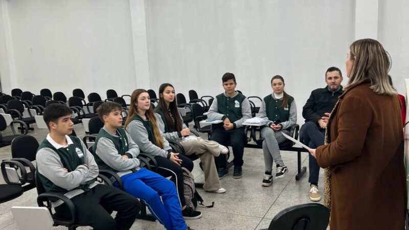 Vereadores Mirins propõem Banco de Ideias da Juventude e Prefeitura coloca iniciativa em prática