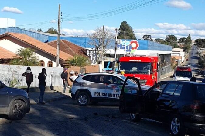 Colisão entre dois automóveis deixa uma pessoa ferida em Mafra