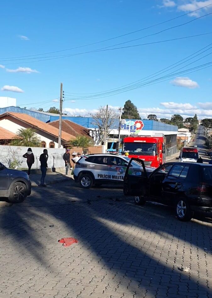 Colisão entre dois automóveis deixa uma pessoa ferida em Mafra