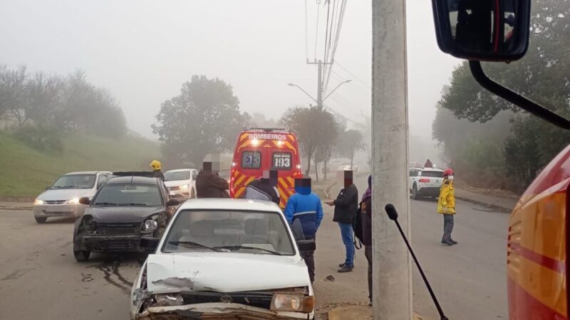 Colisão entre dois carros deixa uma pessoa ferida em Rio Negrinho