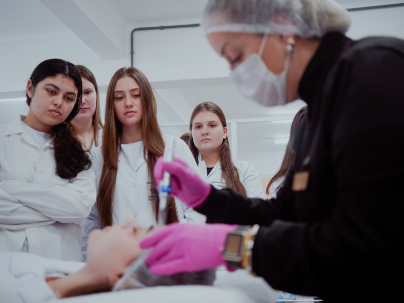 Santa Catarina pretende formar mais de 28 mil profissionais da Saúde nos próximos anos pelo programa Universidade Gratuita