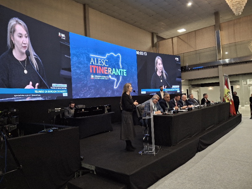 Prefeita de Santa Terezinha destaca importância da pavimentação entre Planalto Norte e Alto Vale durante Sessão Itinerante da Alesc em Mafra