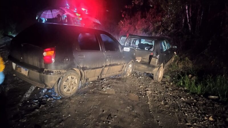 Acidente de trânsito deixa cinco pessoas feridas na Colônia Ruthes, em Major Vieira