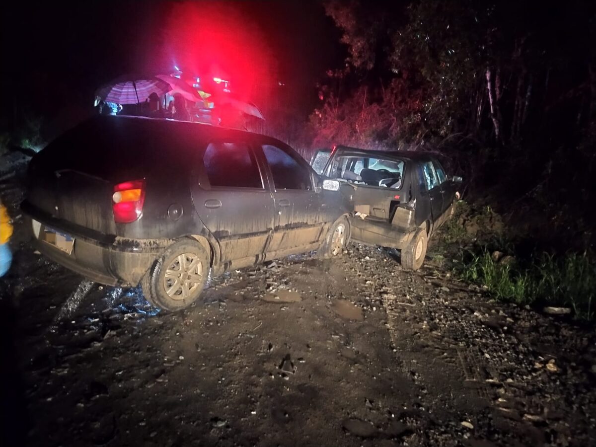Acidente de trânsito deixa cinco pessoas feridas na Colônia Ruthes, em Major Vieira