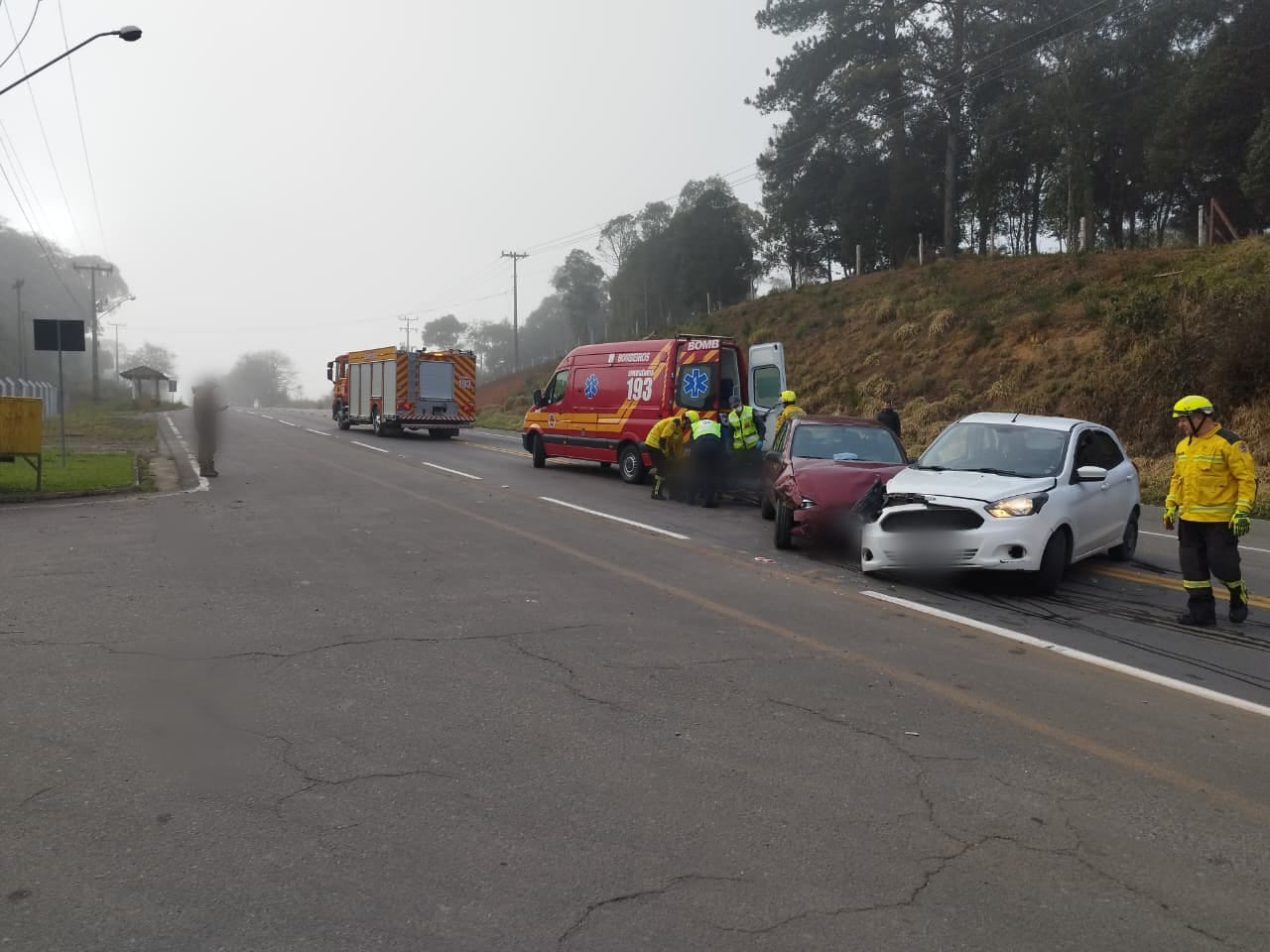 Colisão frontal deixa duas pessoas feridas na SC-418 em São Bento do Sul