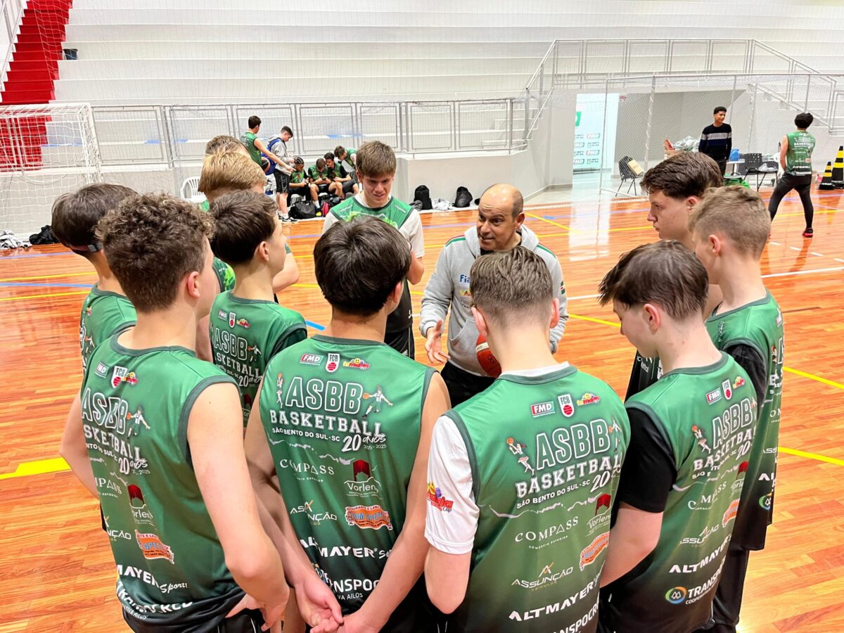 Basquetebol de São Bento do Sul representa o Brasil em evento internacional contra os EUA