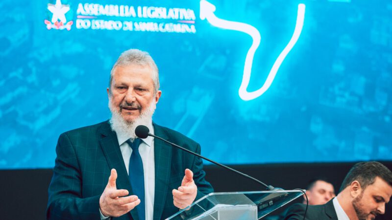 Padre Pedro propõe parceria com associação produtora para baratear canabidiol no SUS