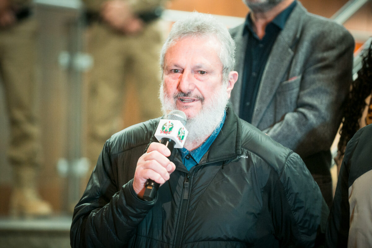 Padre Pedro requer retirada do tarifaço de Trump de 50% ao mel catarinense