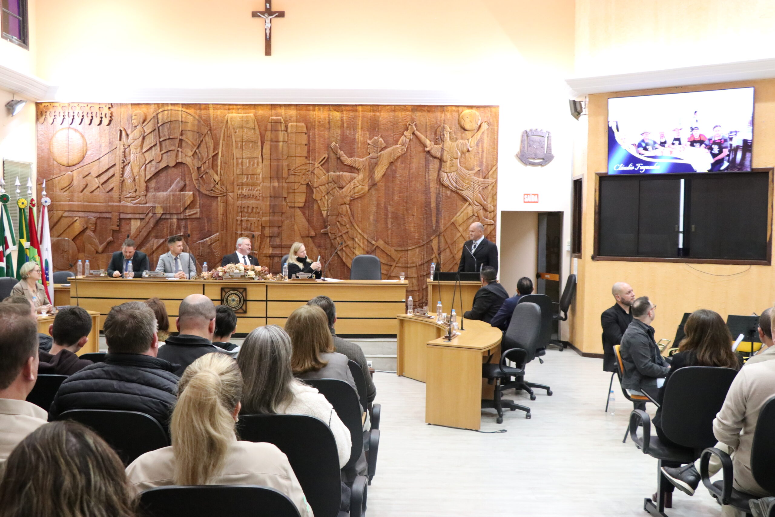 Câmara fica cheia em mais uma sessão de moção de aplausos