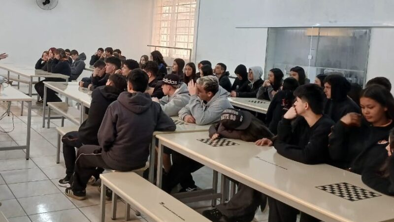 Assistência Social faz palestra para alunos sobre o Agosto Lilás