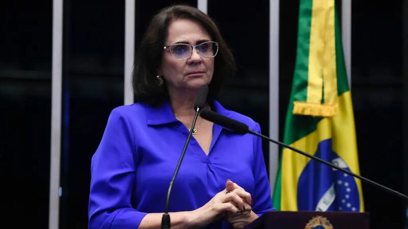 Damares Alves surpreende e pede desculpas ao PT