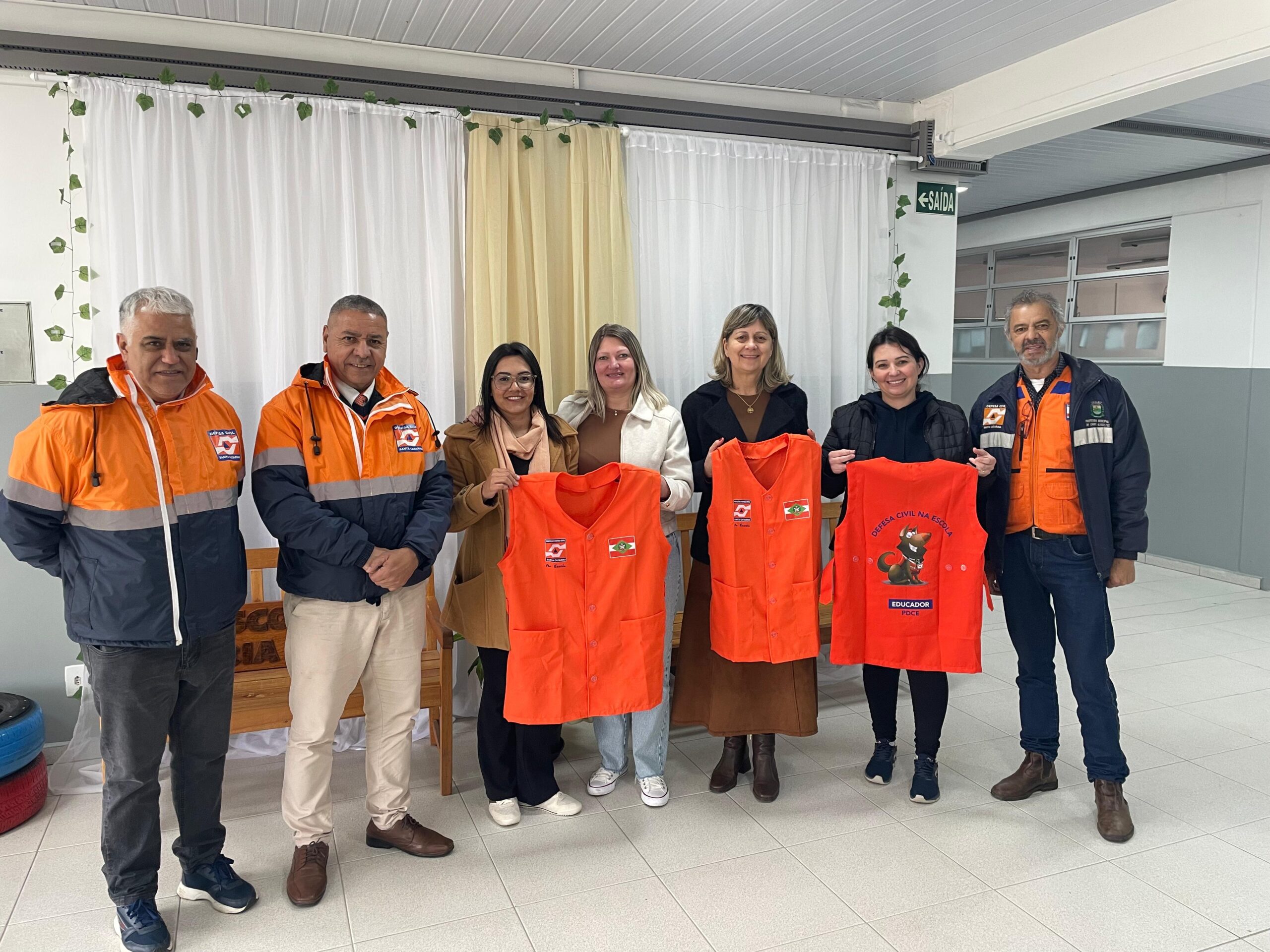 Escolas De Campo Alegre Recebem Coletes Da Defesa Civil Para Ações Educativas E De Segurança