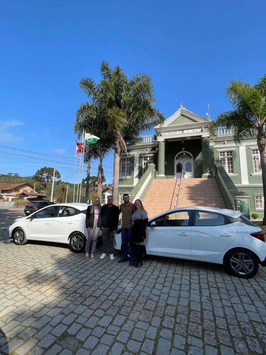 Prefeitura de Campo Alegre adquire dois novos veículos para a Saúde