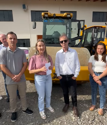 Santa Terezinha recebe o deputado federal Ismael dos Santos e apresenta novas máquinas para melhoria das estradas