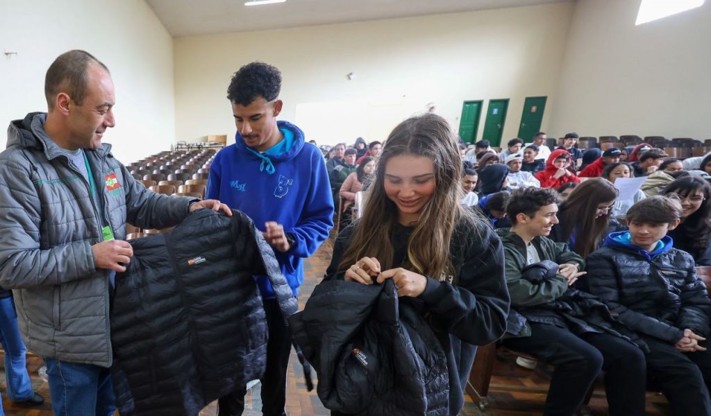 Governo de SC irá entregar uniformes escolares para mais de 200 mil estudantes da rede estadual