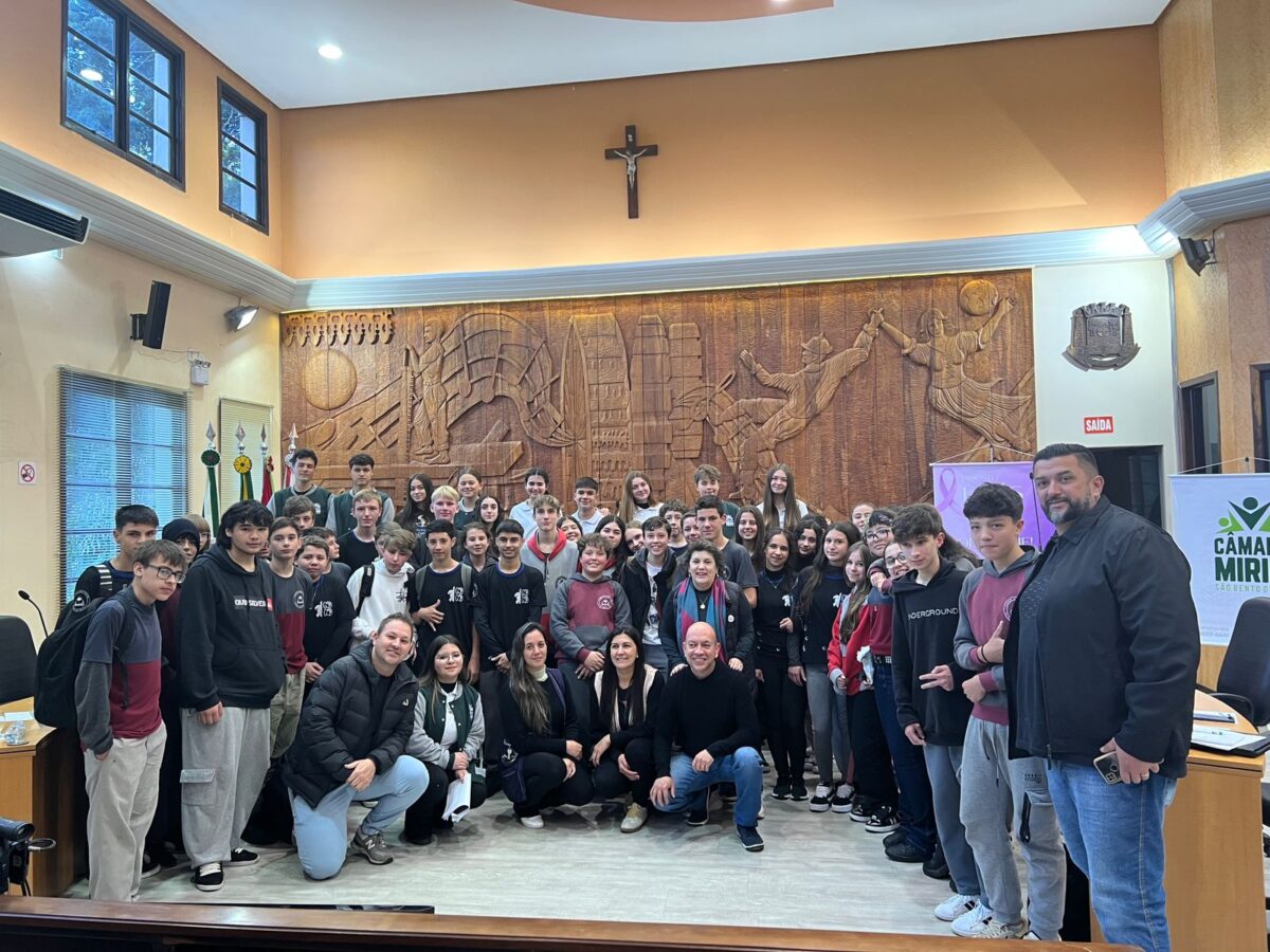 Vereadores mirins se reúnem em mais uma sessão