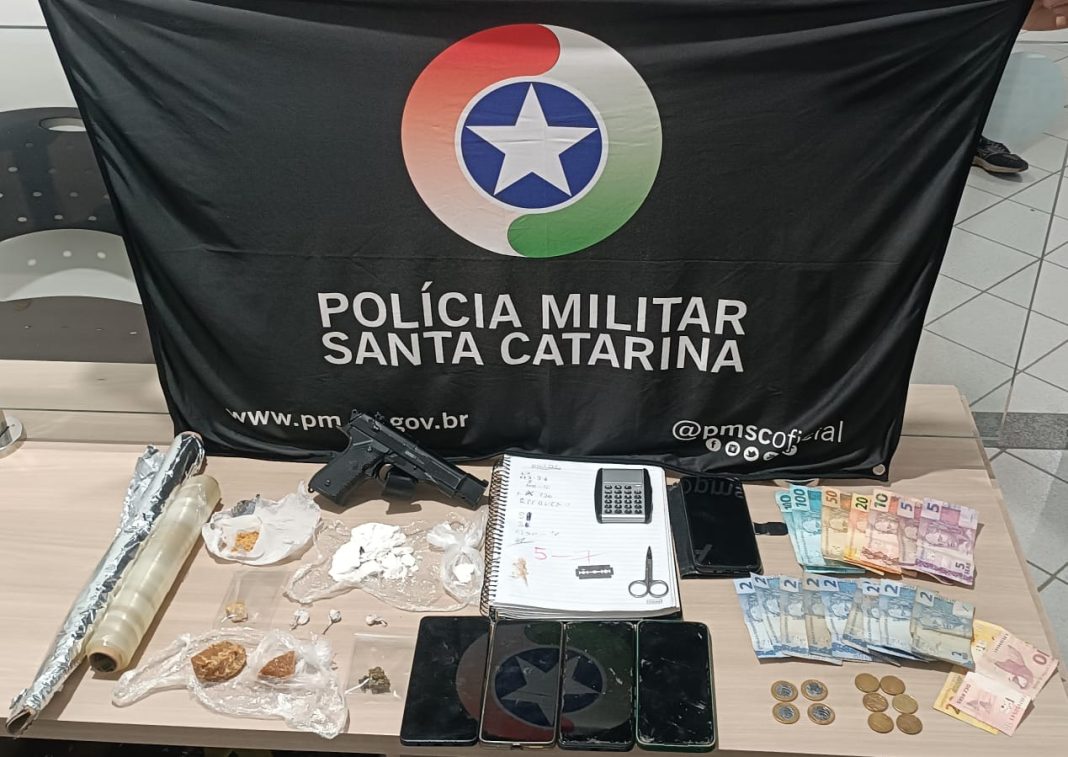 Dupla é presa por tráfico e corrupção de menores em Três Barras