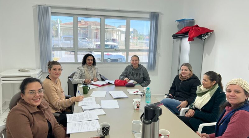 Enfermeiros de Papanduva atualizam protocolos para aprimorar atendimento nas unidades de saúde